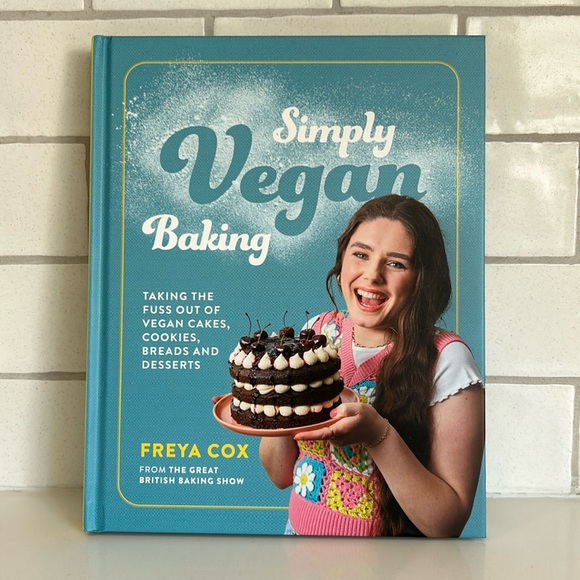 🌻4/$20 Simply Vegan Baking Hardcover Recipe Book Freya Cox From British Baking - Picture 3 of 16